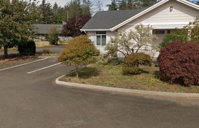 Parking at the Gearhart clinic, photo 2