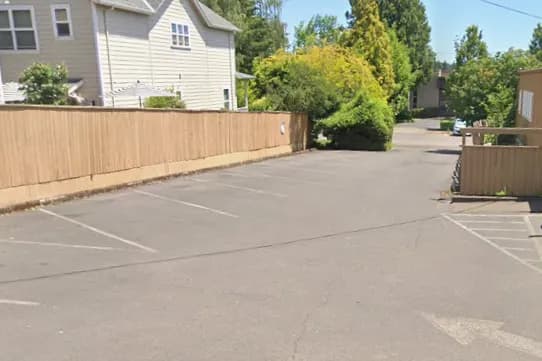 Parking at the Lake Oswego clinic, photo 2