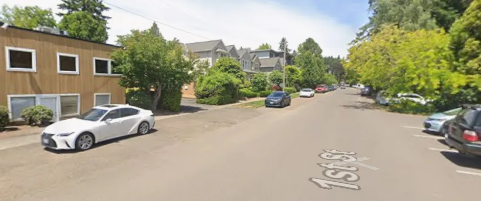Parking at the Lake Oswego clinic, photo 3