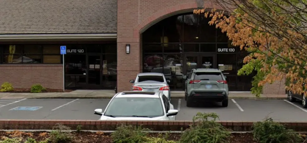 Parking at the Salem clinic, photo 2