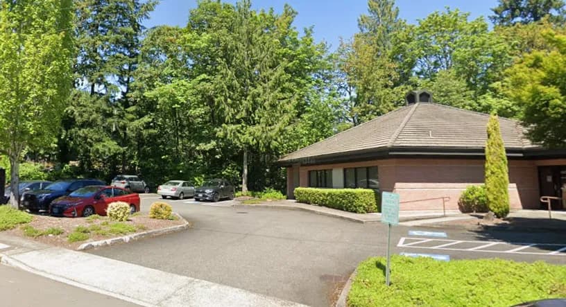 Exterior of the West Linn clinic