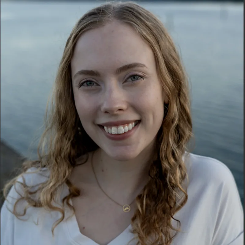 Samantha Johnston, LE